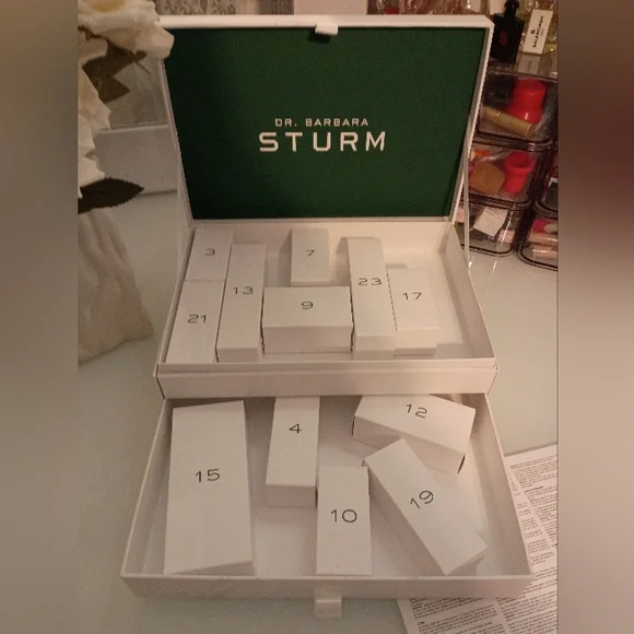 Dr. Barbara Sturm Darker Skin Tones Hyaluronic Serum 10ml - Picture 14 of 16